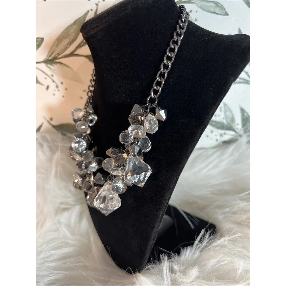 FAB CLEAR CRYSTAL DANGLE CLUSTER ON HEMATITE BOLD CHAIN NECKLACE